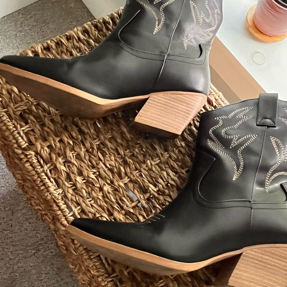Elegant Black Ankle Cowboy Boots